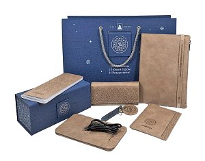Набор в подарочной коробке: ежедневник в обложке-портфолио, беспроводное зарядное устройство, обложка для документов, брелок, шкатулка, блокно, масло ГХИ и мёд